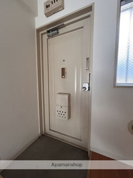 木村ビルの玄関