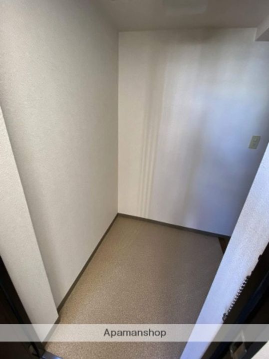 エムケイビルの玄関