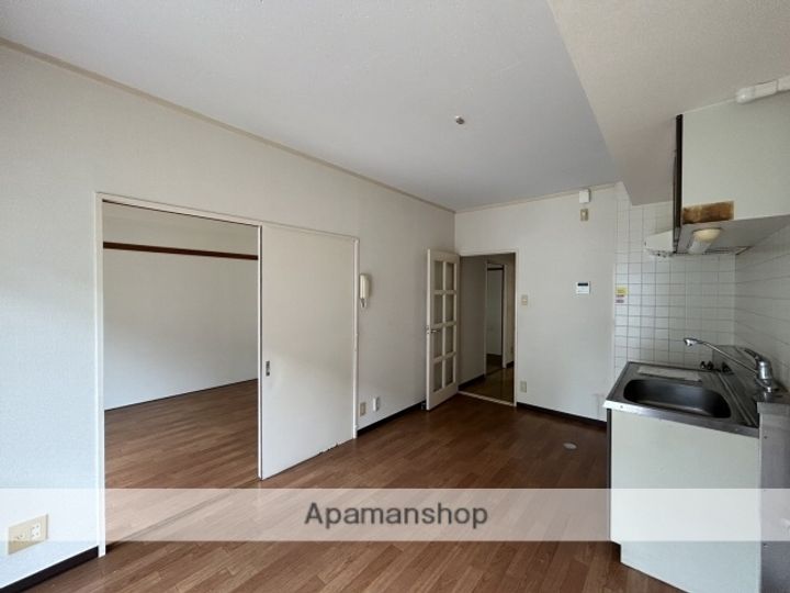 ショウリュウビルの居間