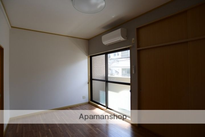 エターナル石本の内装