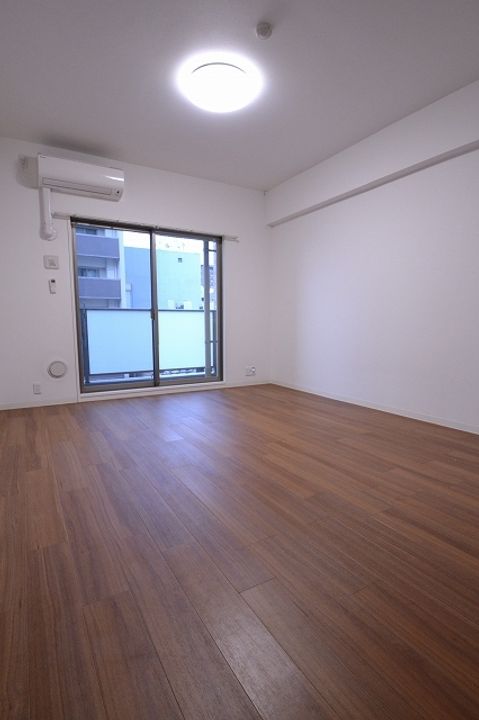 広島県広島市中区東白島町の賃貸マンションの居間