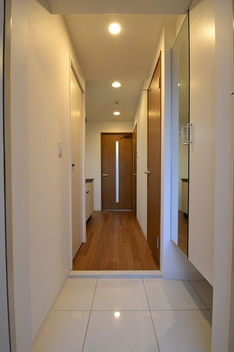 広島県広島市中区東白島町の賃貸マンションの玄関