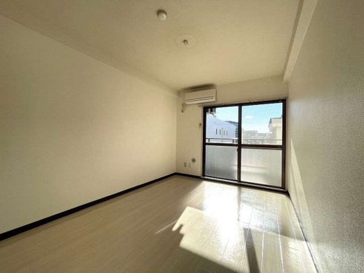 広島県広島市南区皆実町6丁目の賃貸マンションの居間