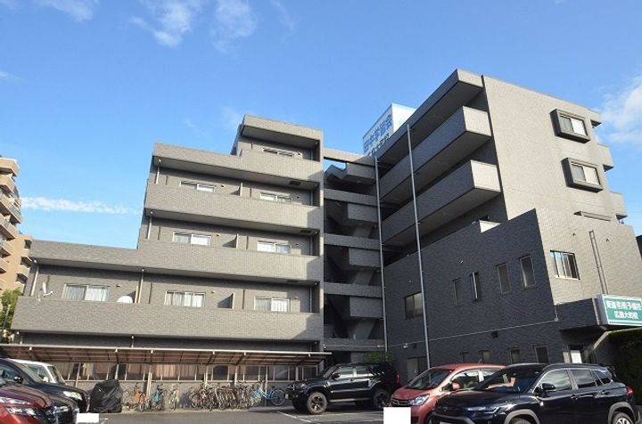 セレブ洋302号室の外観