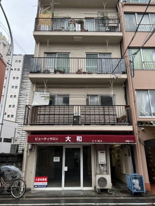 第6芦屋ビル303号室の外観