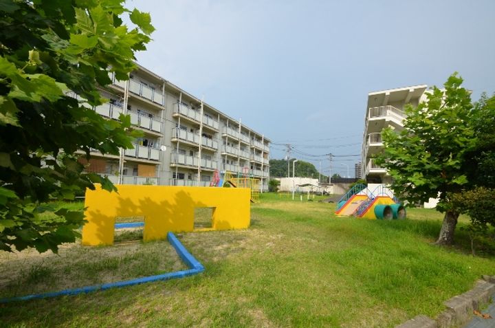 ビレッジハウス安古市4号棟の外観