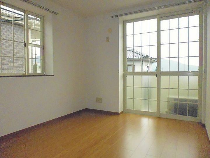 ニュ-ヴィレッジオ-ブリ-Aの居間