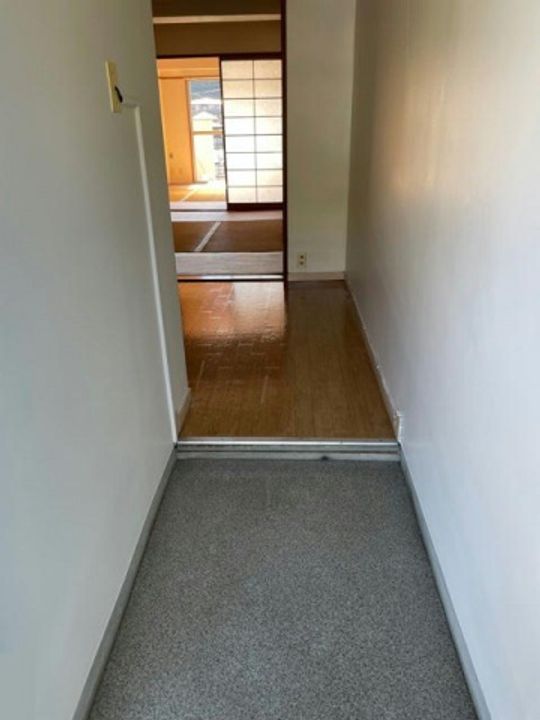 八木興産ビル403号室の玄関