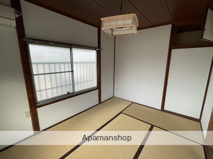 光広アパートの玄関