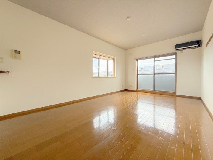 APRECIO大町東206号室の居間