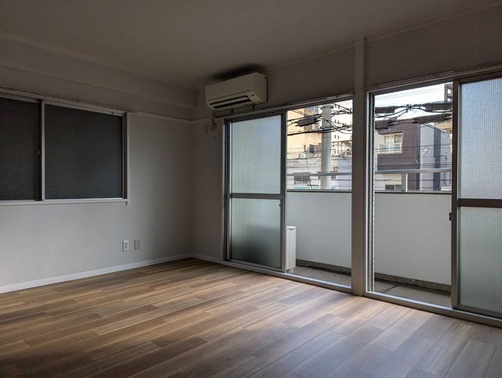 丸岡ビルの内装