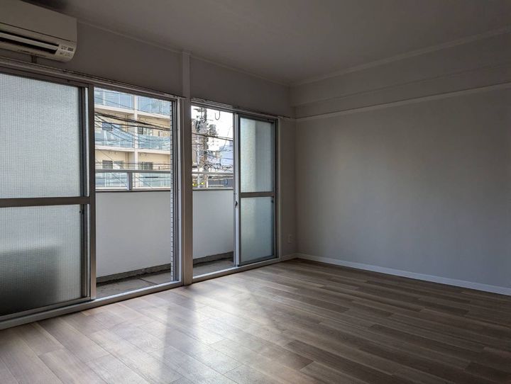 丸岡ビルの内装