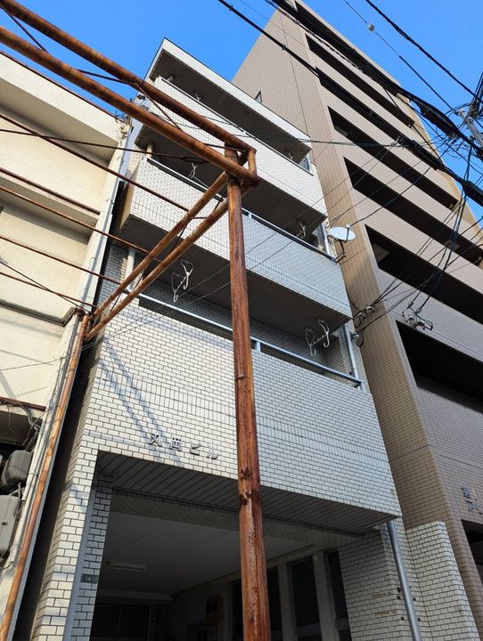 丸岡ビルの外観