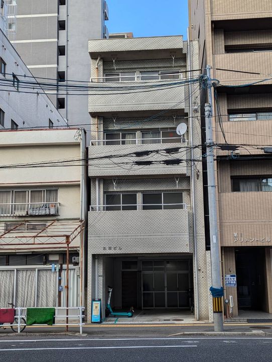 丸岡ビルの外観