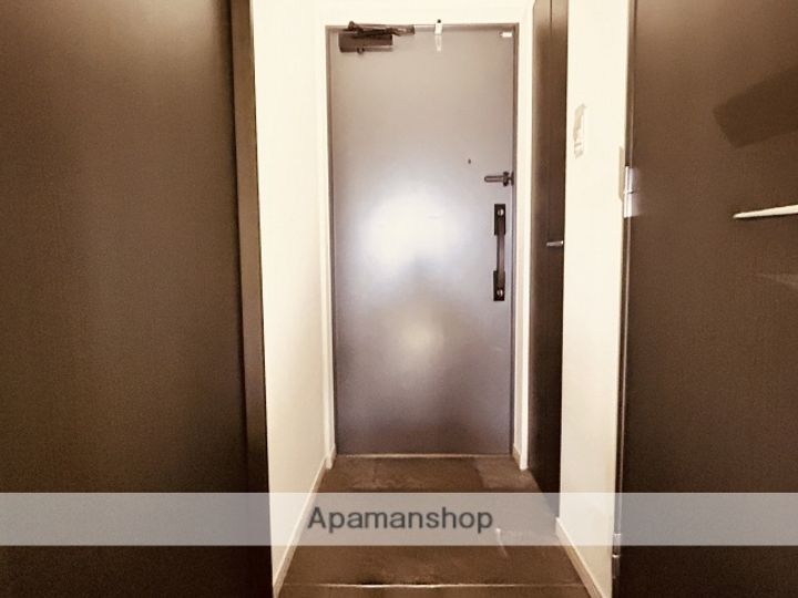 S-RESIDENCE空港通りawesomeの玄関