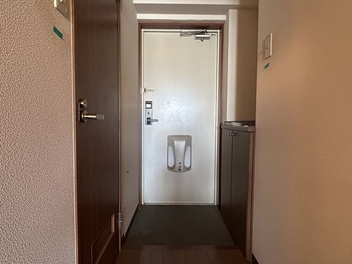 コンフォール空港通りの玄関