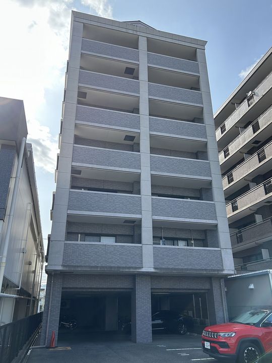 コンフォール空港通りの外観
