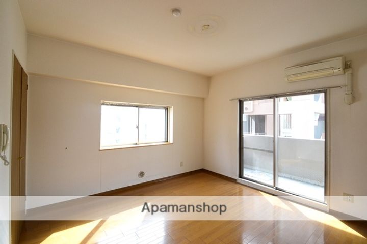 竹屋町村田ビルの居間