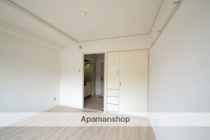 第3松岡ビル206の居間