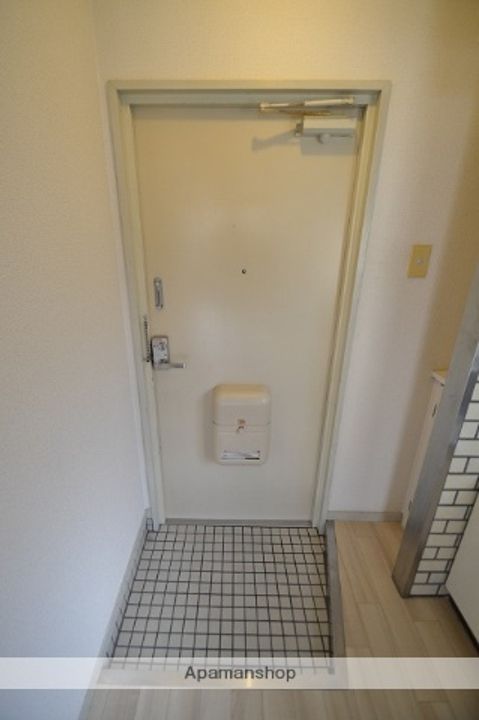 第3松岡ビルの玄関