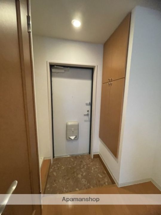 広島県広島市中区東白島町の賃貸マンションの玄関