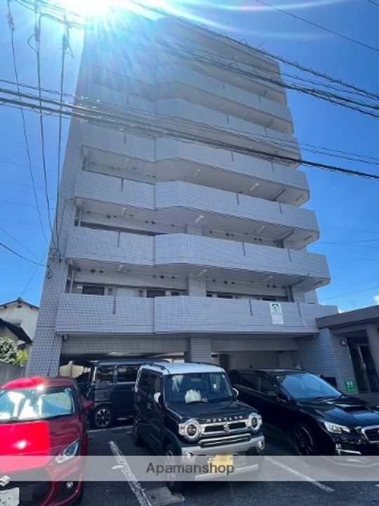 マンション春夏秋冬の外観