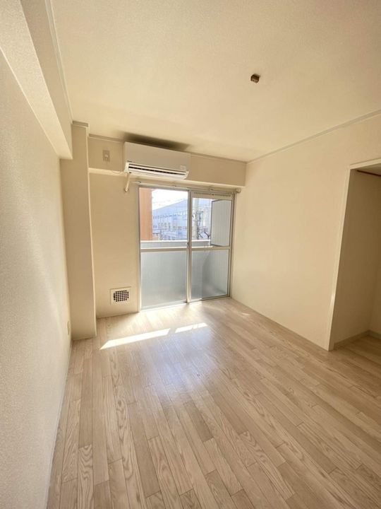 戸花マンションの居間