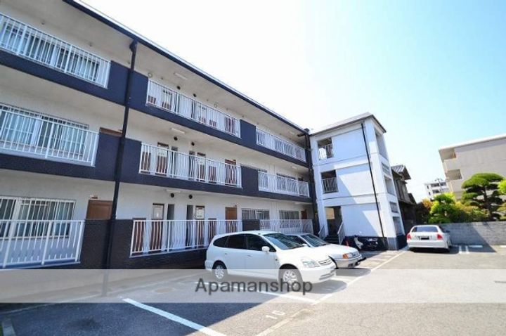 日興マンション A棟の外観