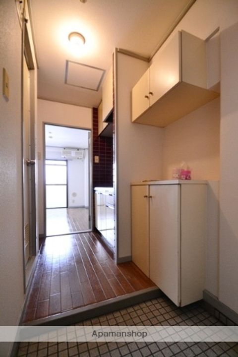 シャトー三滝の玄関