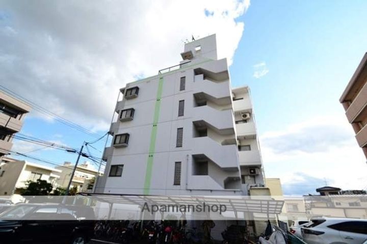 シャトー三滝の外観