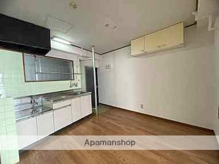 東宝ビルの居間