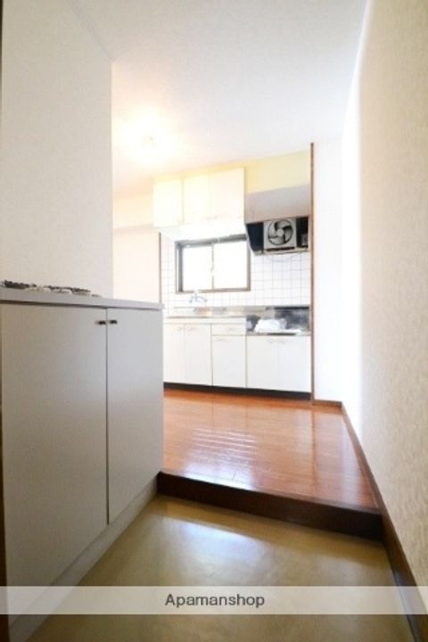 広島県安芸郡府中町鹿籠2丁目の賃貸マンションの玄関