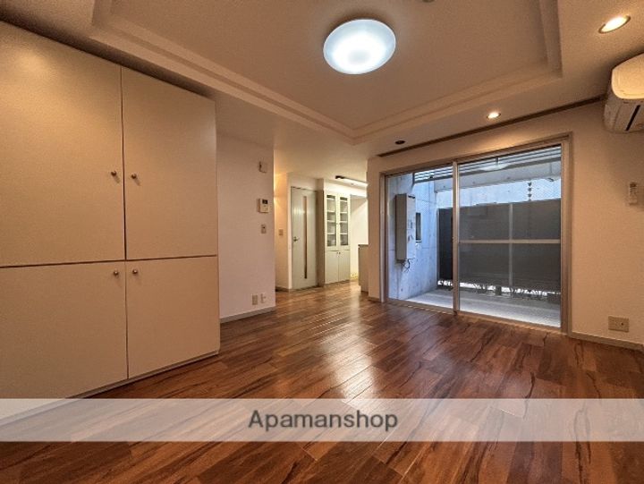 クリスタルコートの内装