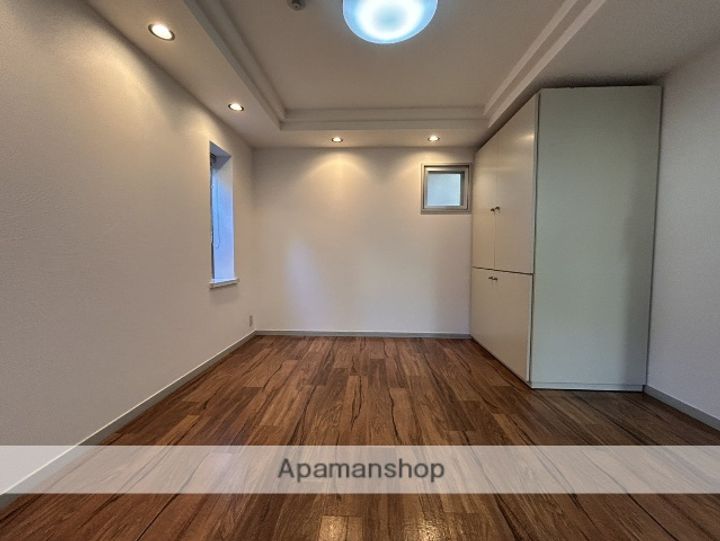 クリスタルコートの居間