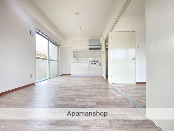 第一清水ビルの居間