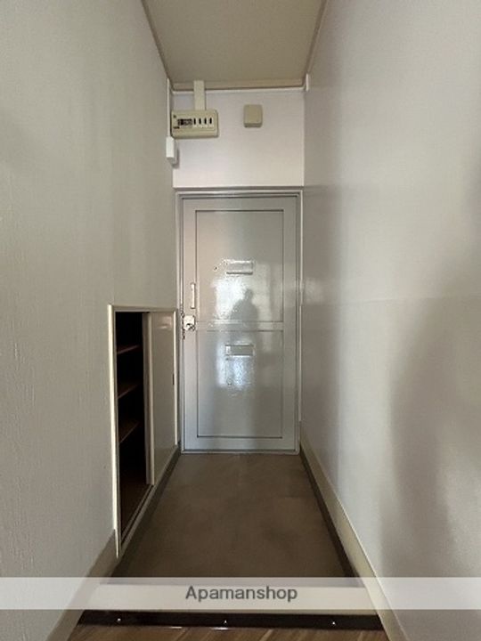 吉村建設ビルの玄関