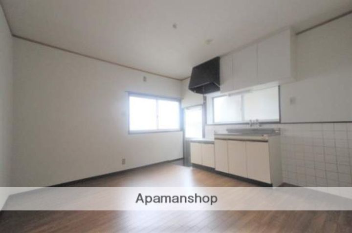 小田貸家の居間