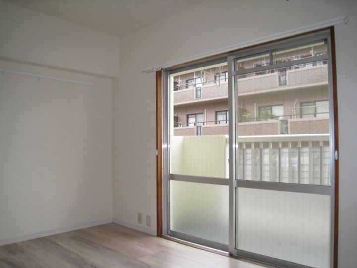 第6みぞたコーポ406号室の居間