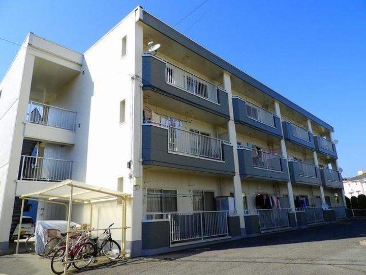 ニューマリッチ川成の外観