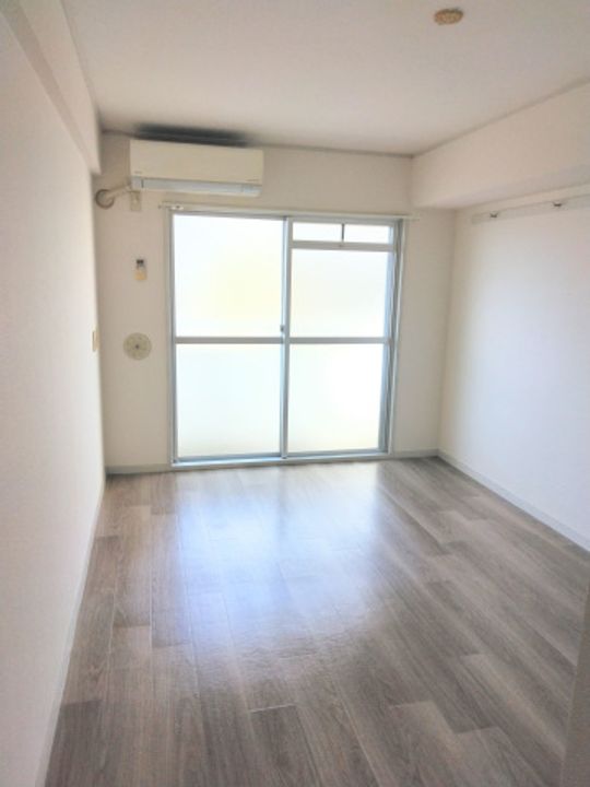 ハイツたかす204号室の居間