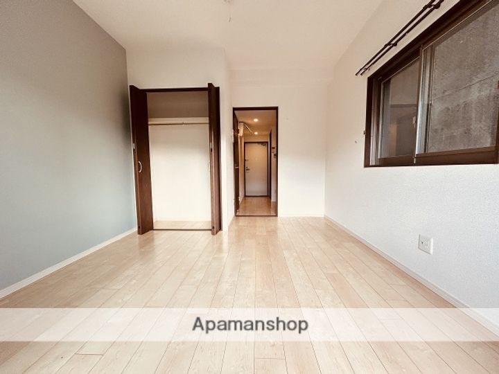 広島県安芸郡府中町浜田2丁目の賃貸マンションの居間