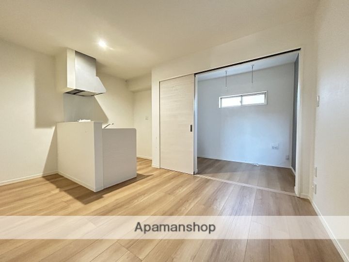 シンビ高須駅前1の居間