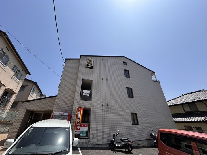 井口クイーンズコート204号室の外観