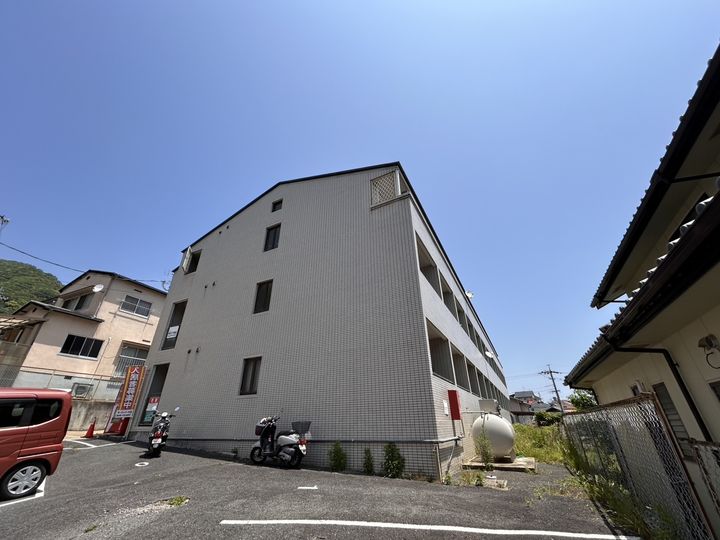 井口クイーンズコート204号室の外観