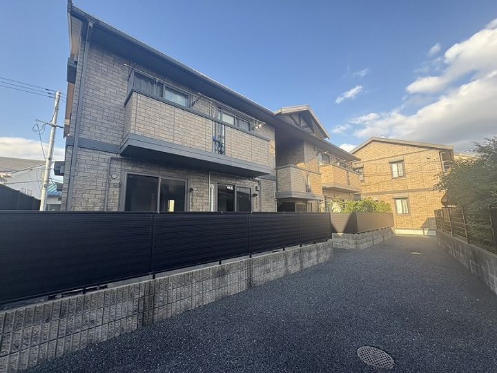 クレストハウス C棟の外観