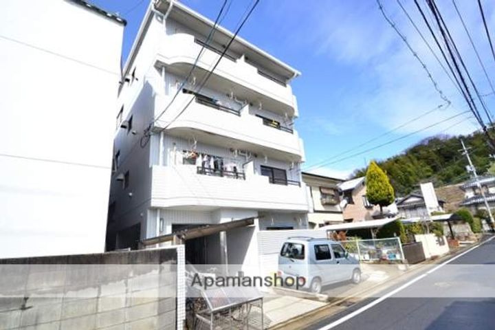 広島県安芸郡府中町鹿籠2丁目の賃貸マンションの外観