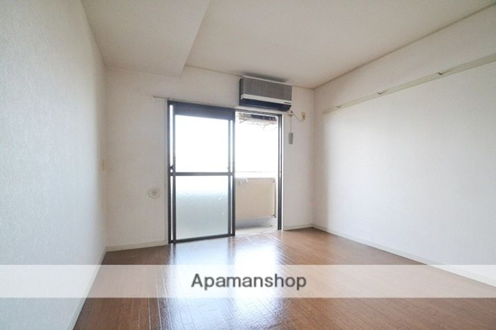 広島県広島市西区三篠北町の賃貸マンションの居間