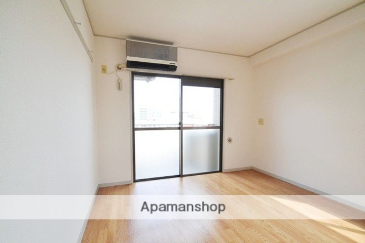 広島県広島市西区三篠北町の賃貸マンションの居間