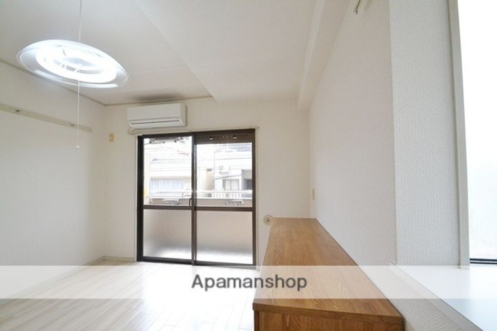 広島県広島市西区三篠北町の賃貸マンションの居間