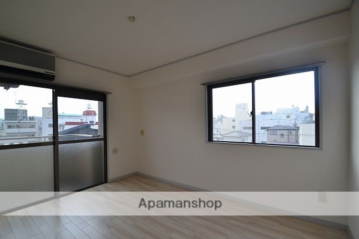 広島県広島市西区三篠北町の賃貸マンションの居間